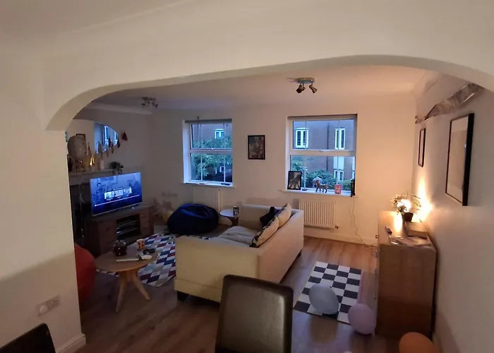 Cosy 4 Bed Townhouse